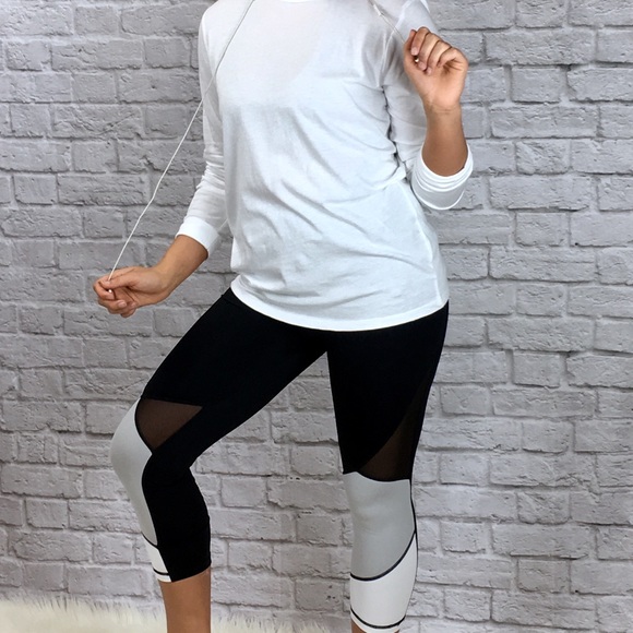 Cali Color Block Capri Legging - Picture 2 of 5